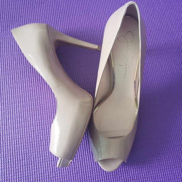 Jessica Simpson nude heels - Picture 2 of 4